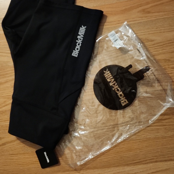 Blackmilk pocket peaches bike shorts black M - Picture 3 of 4